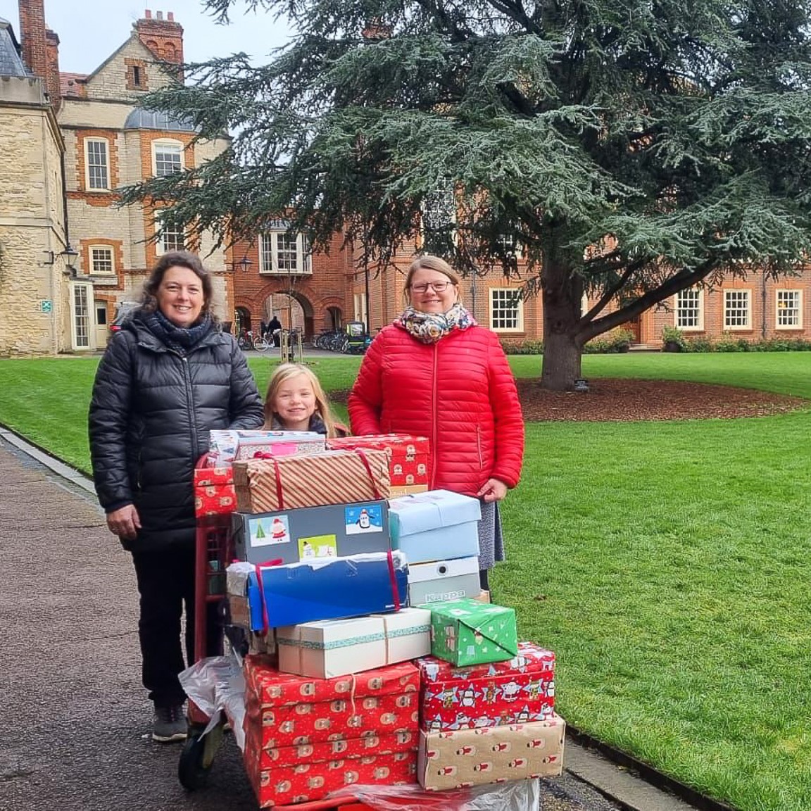 Our Janet Vaughan Tutor in Clinical Medicine, Dr Helen Ashdown (right), led college efforts to send shoeboxes of helpful goods and luxuries to healthcare workers in Ukraine.