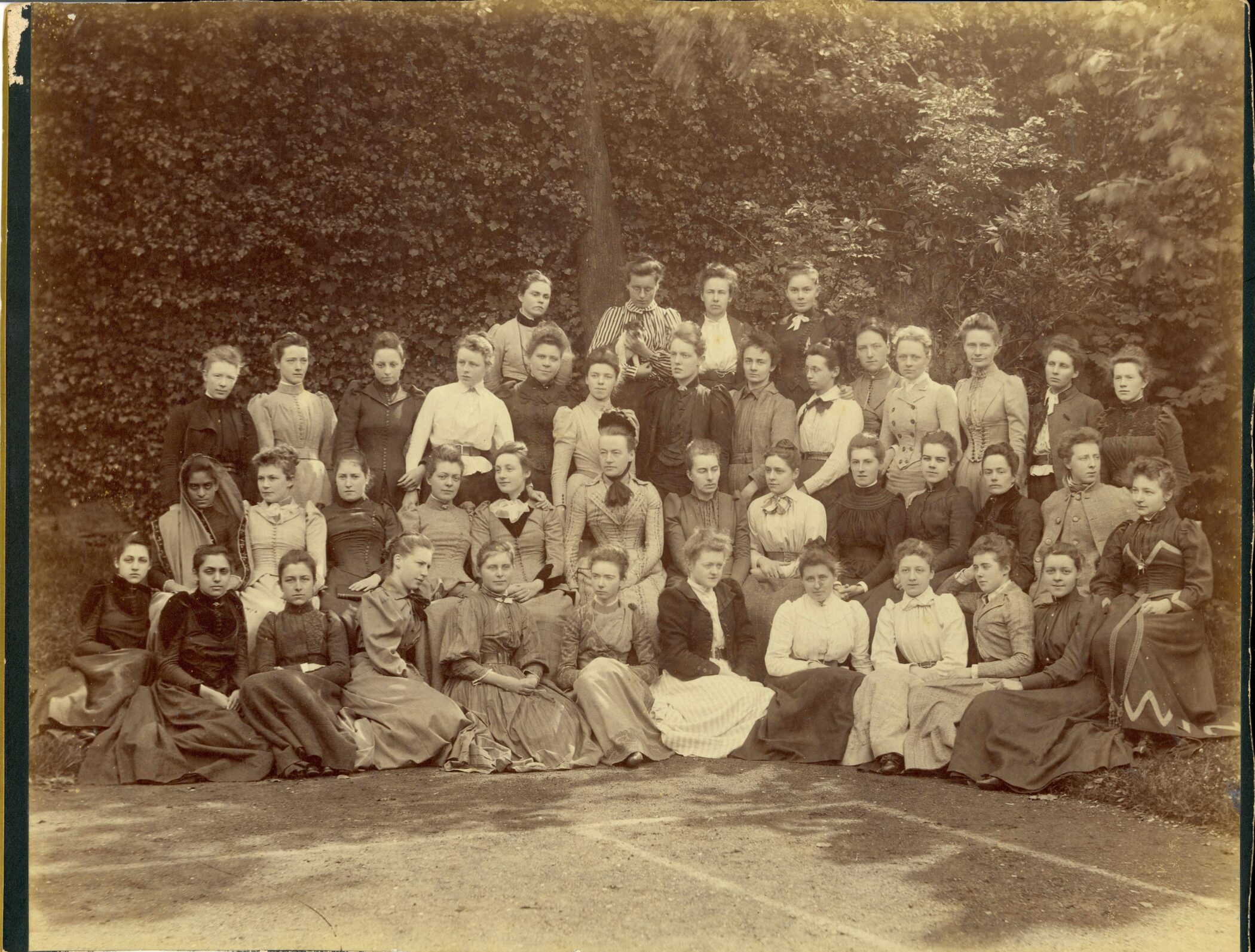Ths students of Somerville Hall in 1891. The Duleep Singh sisters are bottom-left, with Cornelia Sorabji behind them. Future Principal Emily Penrose is aso present (third from right in the second uppermost row). Credit: Somerville College Archives